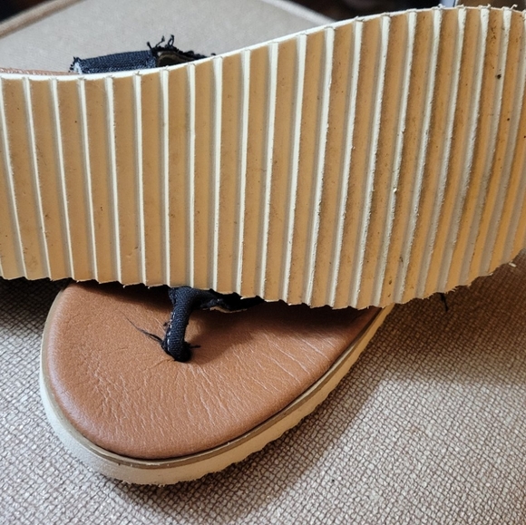 Sandals - Picture 4 of 5